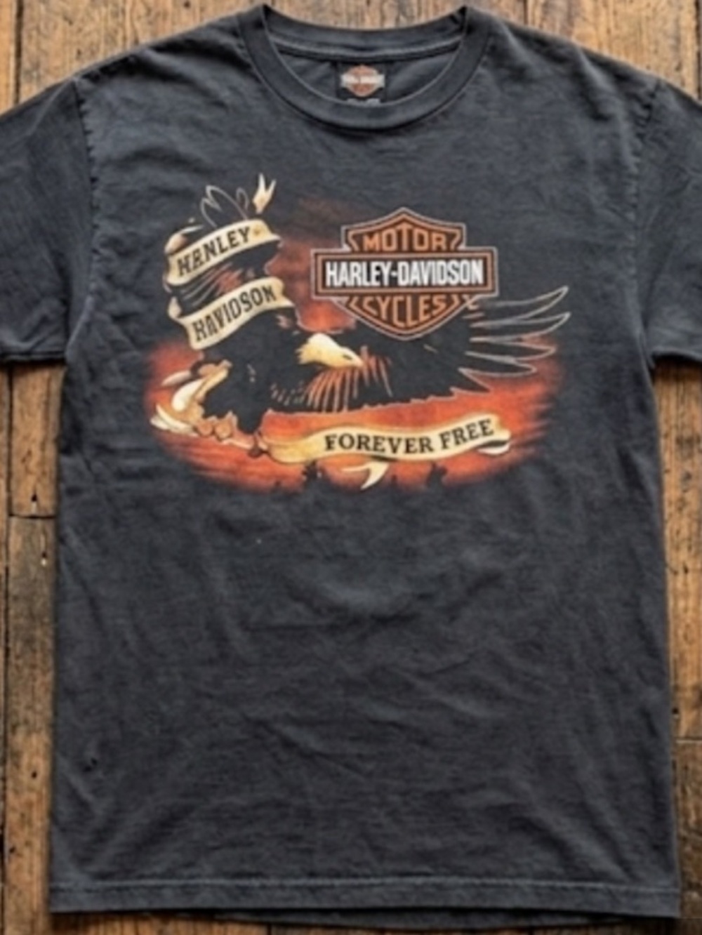 Vintage Harley-Davidson Black and Red Graphic Tee